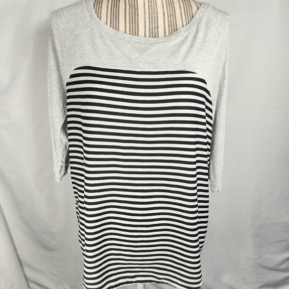 Express Grey & Black Striped Bottom 3/4 Sleeve Top Size Medium - Picture 1 of 7
